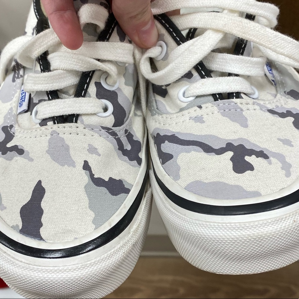 Vans - Picture 2 of 3